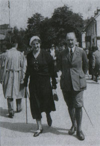Aniela i Edward Poniscy - Inowrocaw, ul. Krlowej Jadwigi - 1933r.